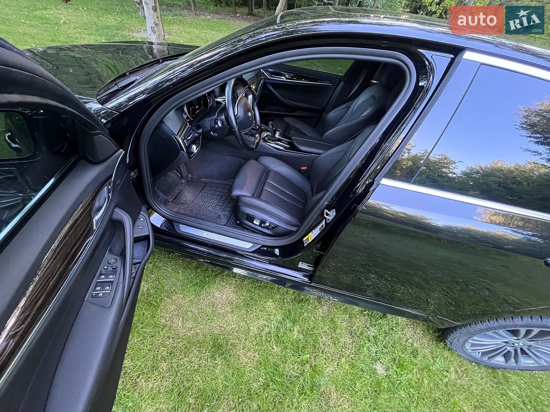 BMW 5 Series 2018 VIN WBAJA9C55KB253588 фото оголошення 17 з 42