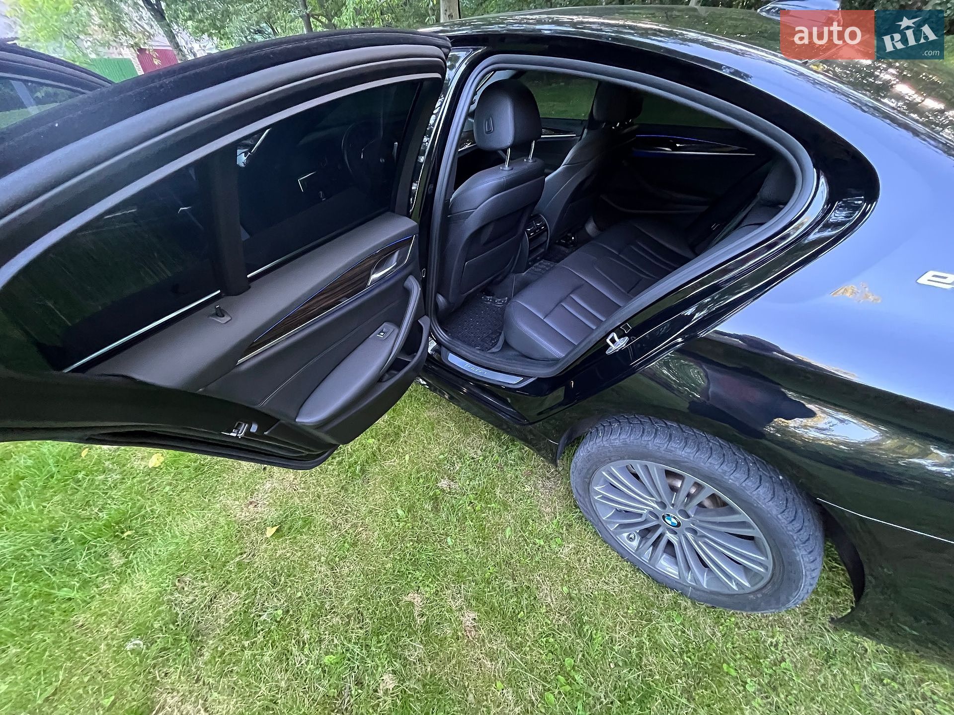 BMW 5 Series 2018 VIN WBAJA9C55KB253588 фото оголошення 19 з 42