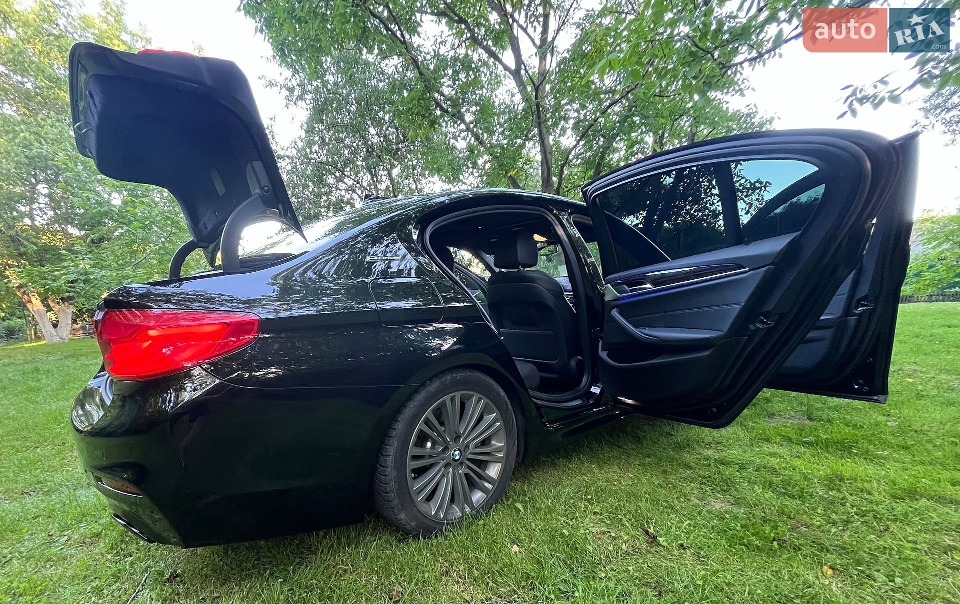 BMW 5 Series 2018 VIN WBAJA9C55KB253588 фото оголошення 25 з 42