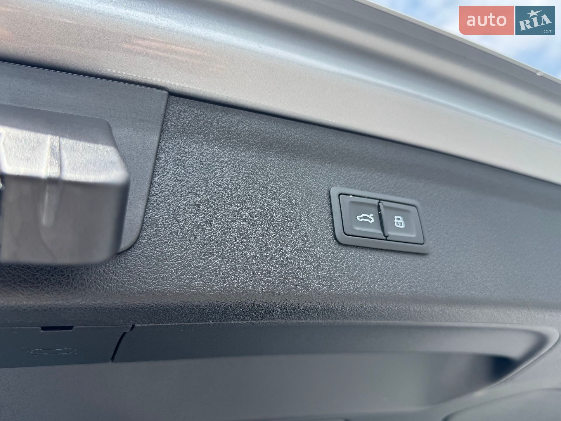 Audi Q3 2018 VIN WA1HCCFS8JR026552 фото оголошення 30 з 31