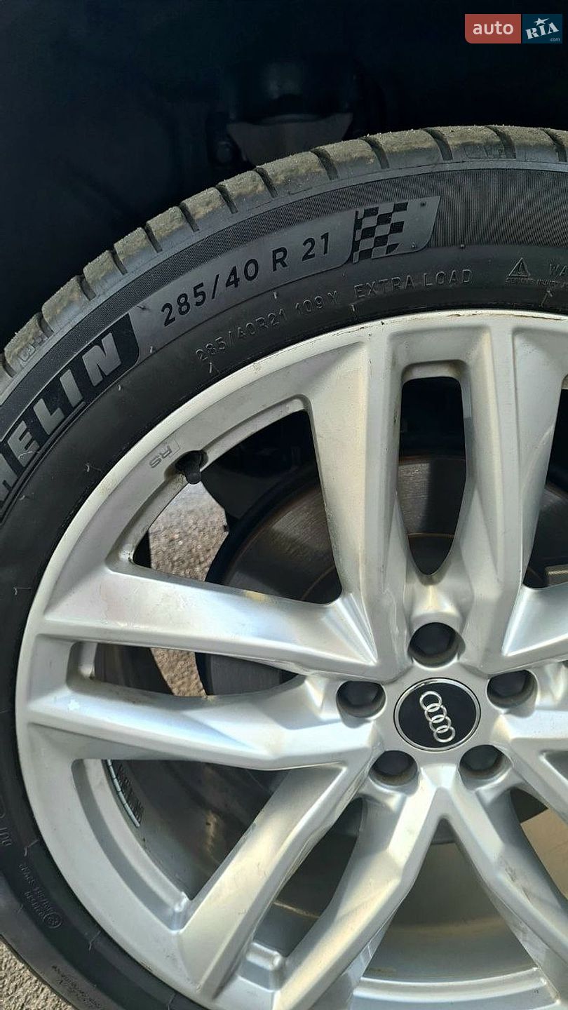 Audi Q7 2017 VIN WA1VAAF76HD057525 фото оголошення 14 з 49