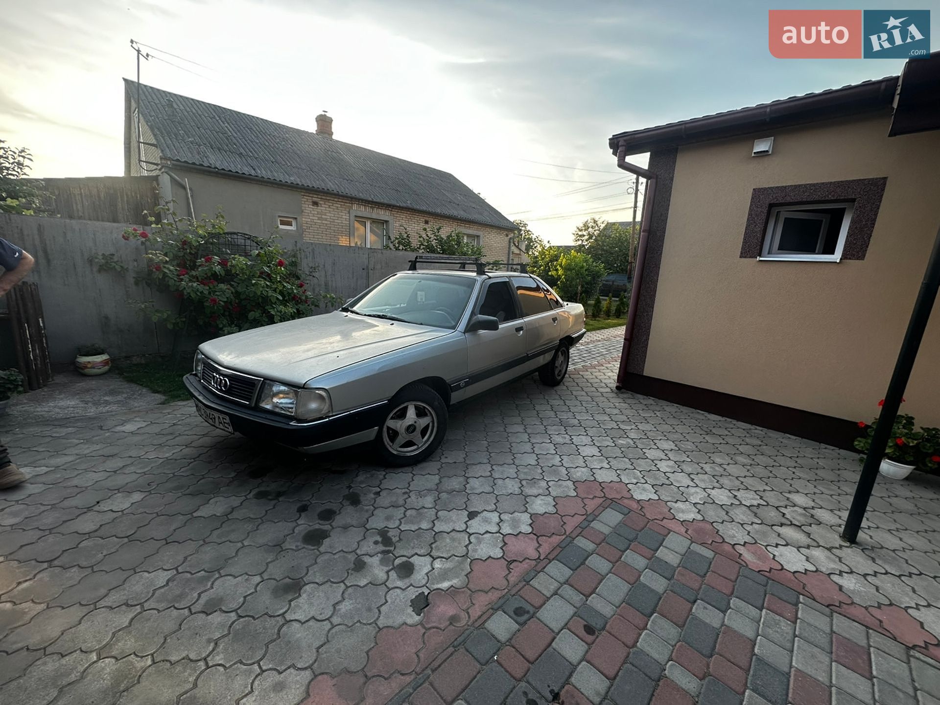 Audi 100 1989 VIN WAUZZZ44ZKN036259 фото оголошення 2 з 11