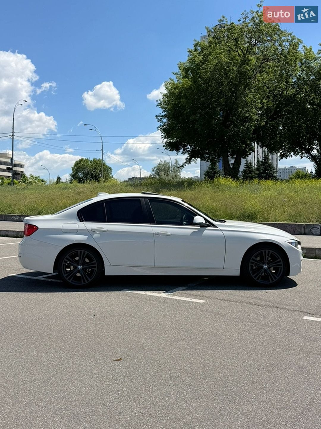 BMW 3 Series 2015 VIN WBA3B1C5XFK141124 фото оголошення 4 з 15