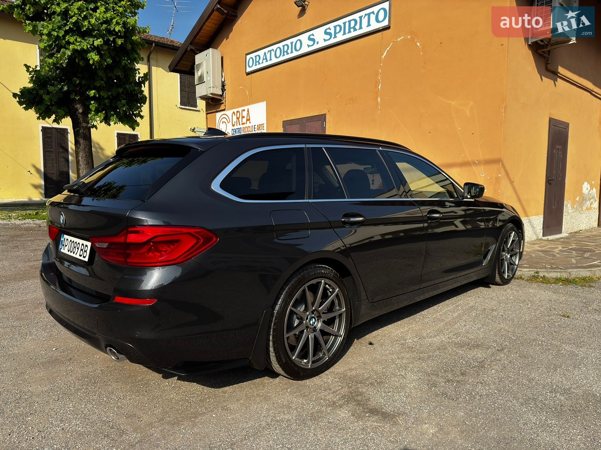 BMW 5 Series 2018 VIN WBAJM71060B268861 фото оголошення 45 з 54