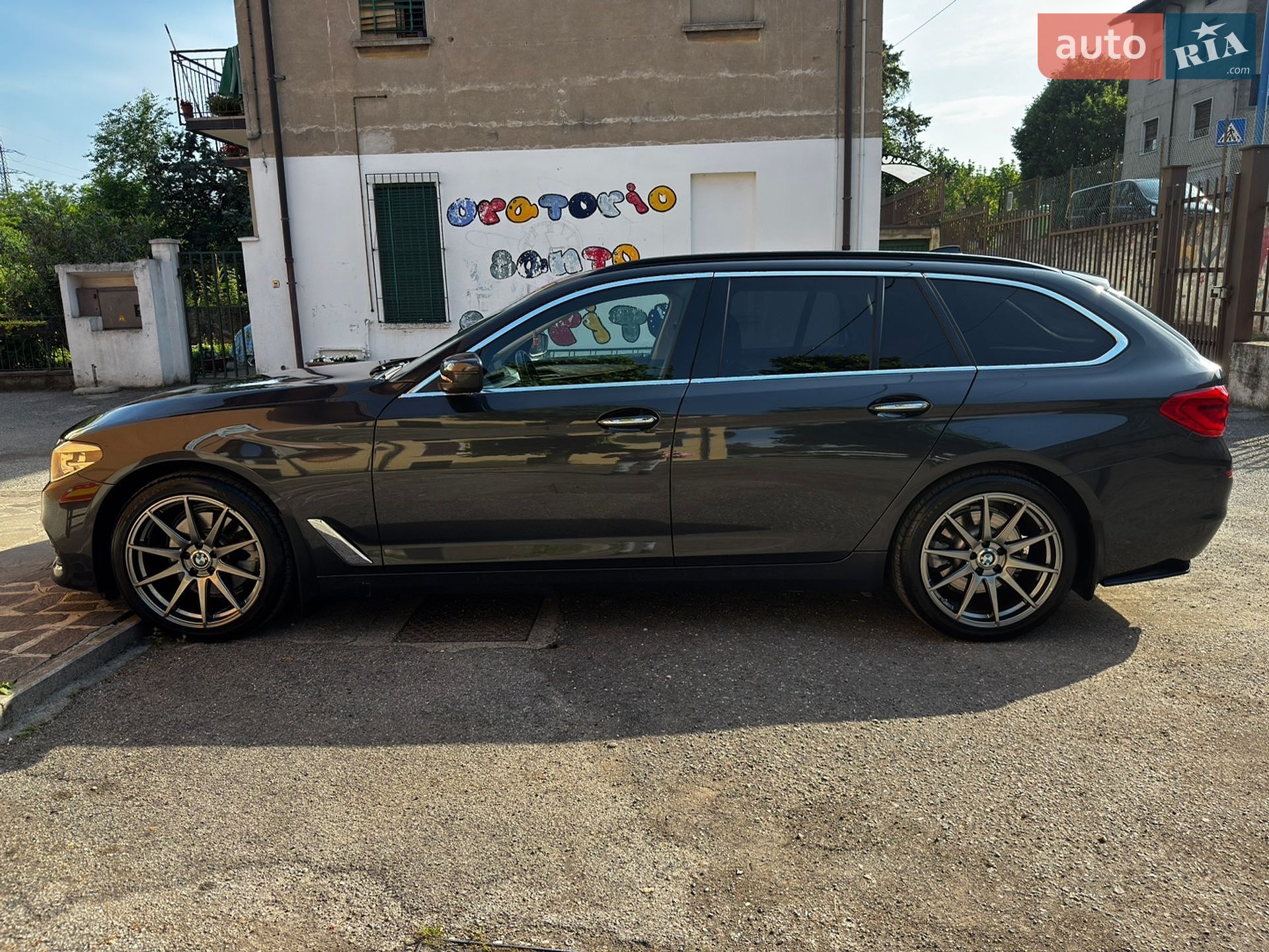 BMW 5 Series 2018 VIN WBAJM71060B268861 фото оголошення 48 з 54