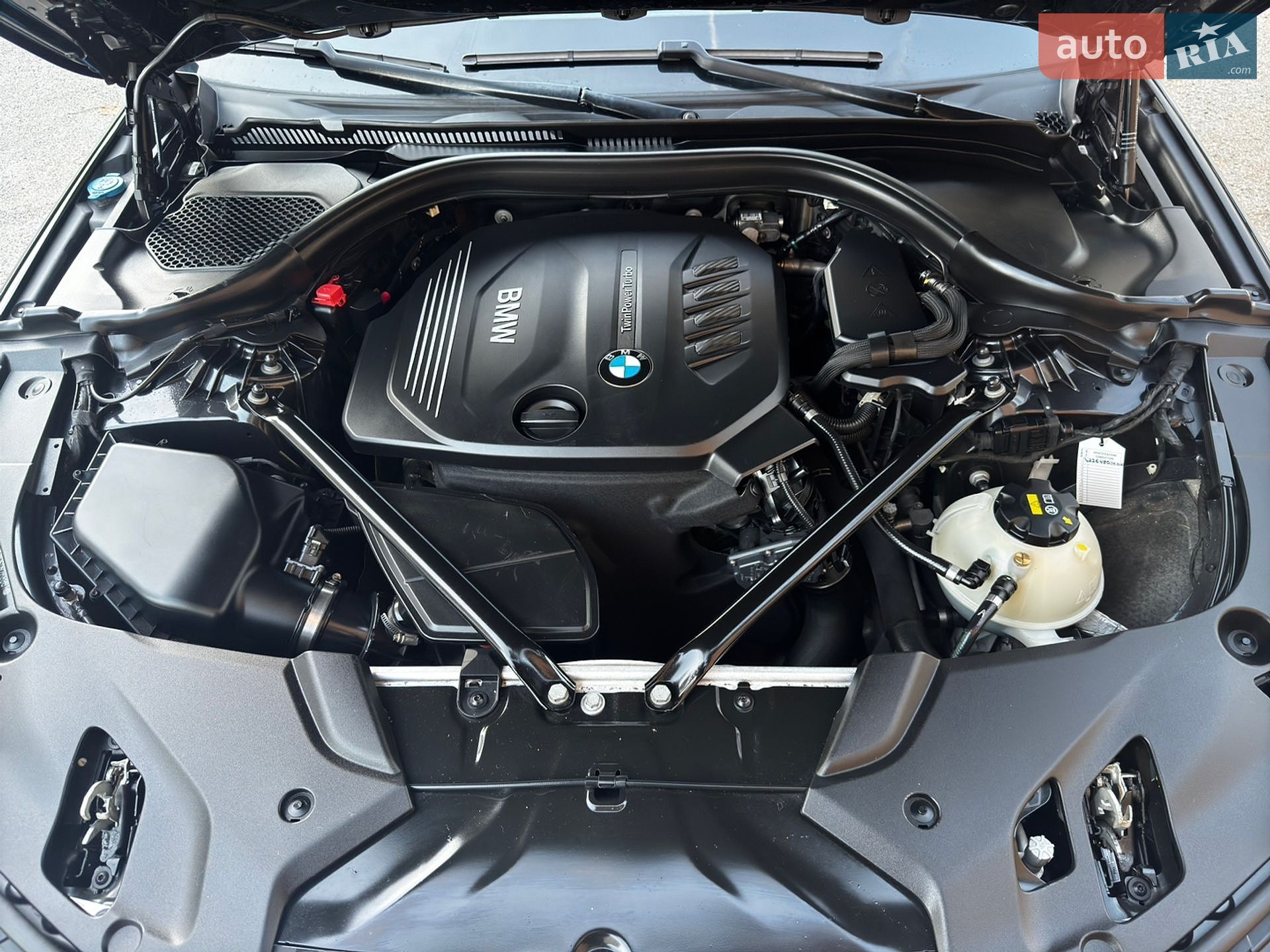 BMW 5 Series 2018 VIN WBAJM71060B268861 фото оголошення 54 з 54