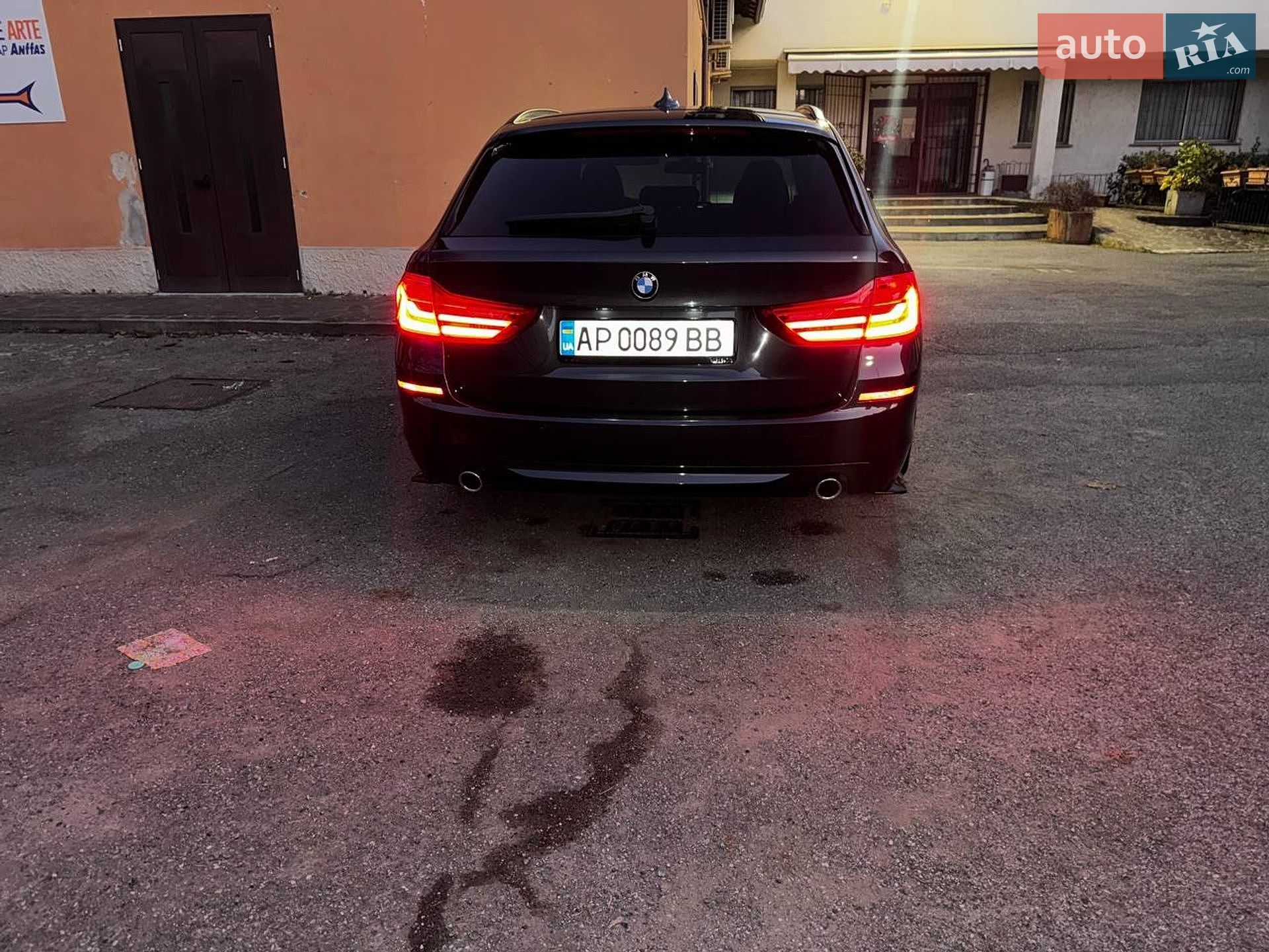 BMW 5 Series 2018 VIN WBAJM71060B268861 фото оголошення 8 з 54