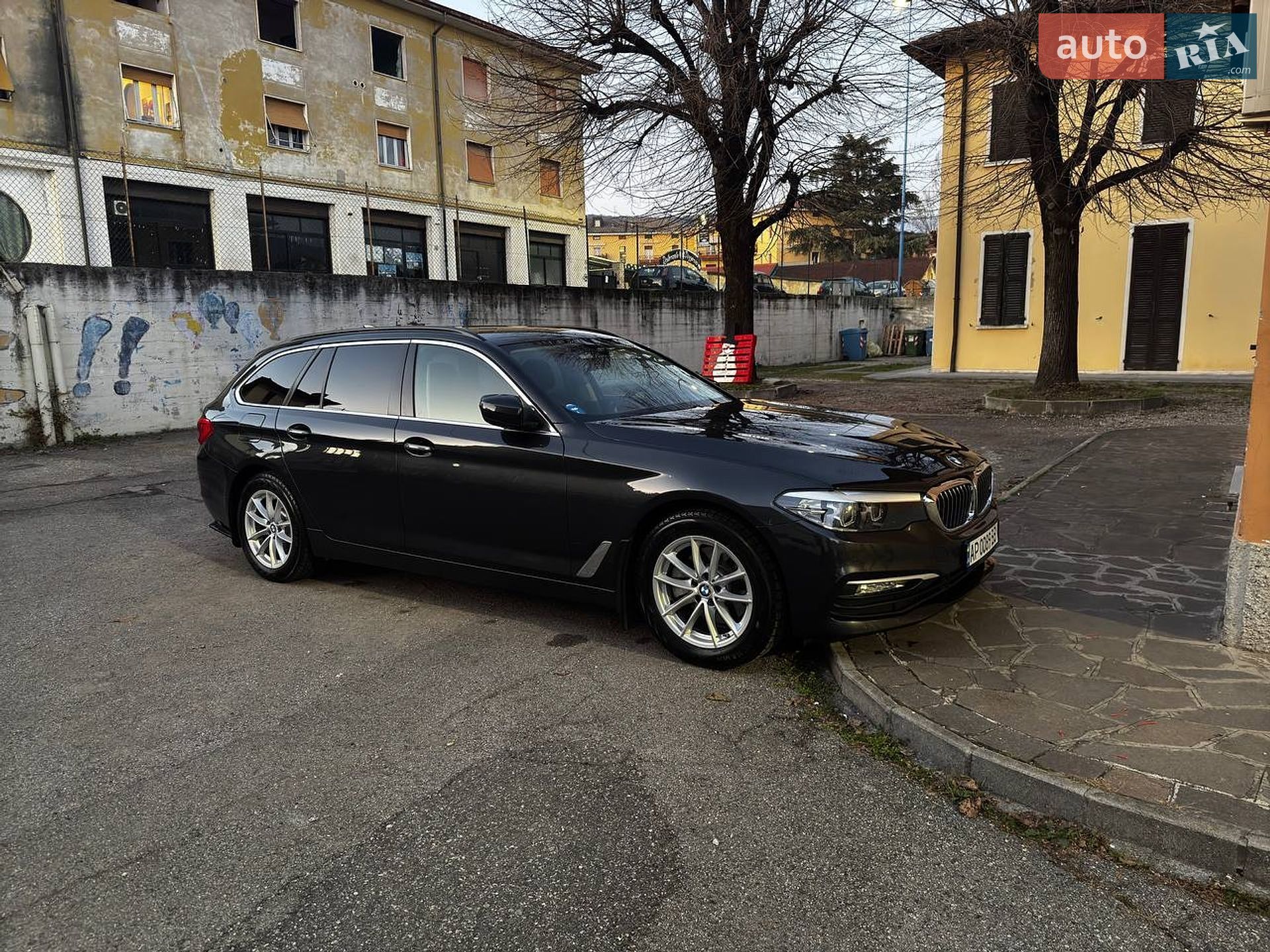 BMW 5 Series 2018 VIN WBAJM71060B268861 фото оголошення 9 з 54