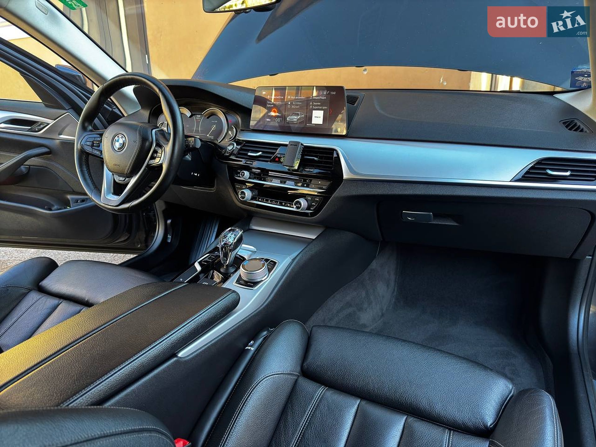 BMW 5 Series 2018 VIN WBAJM71060B268861 фото оголошення 10 з 54