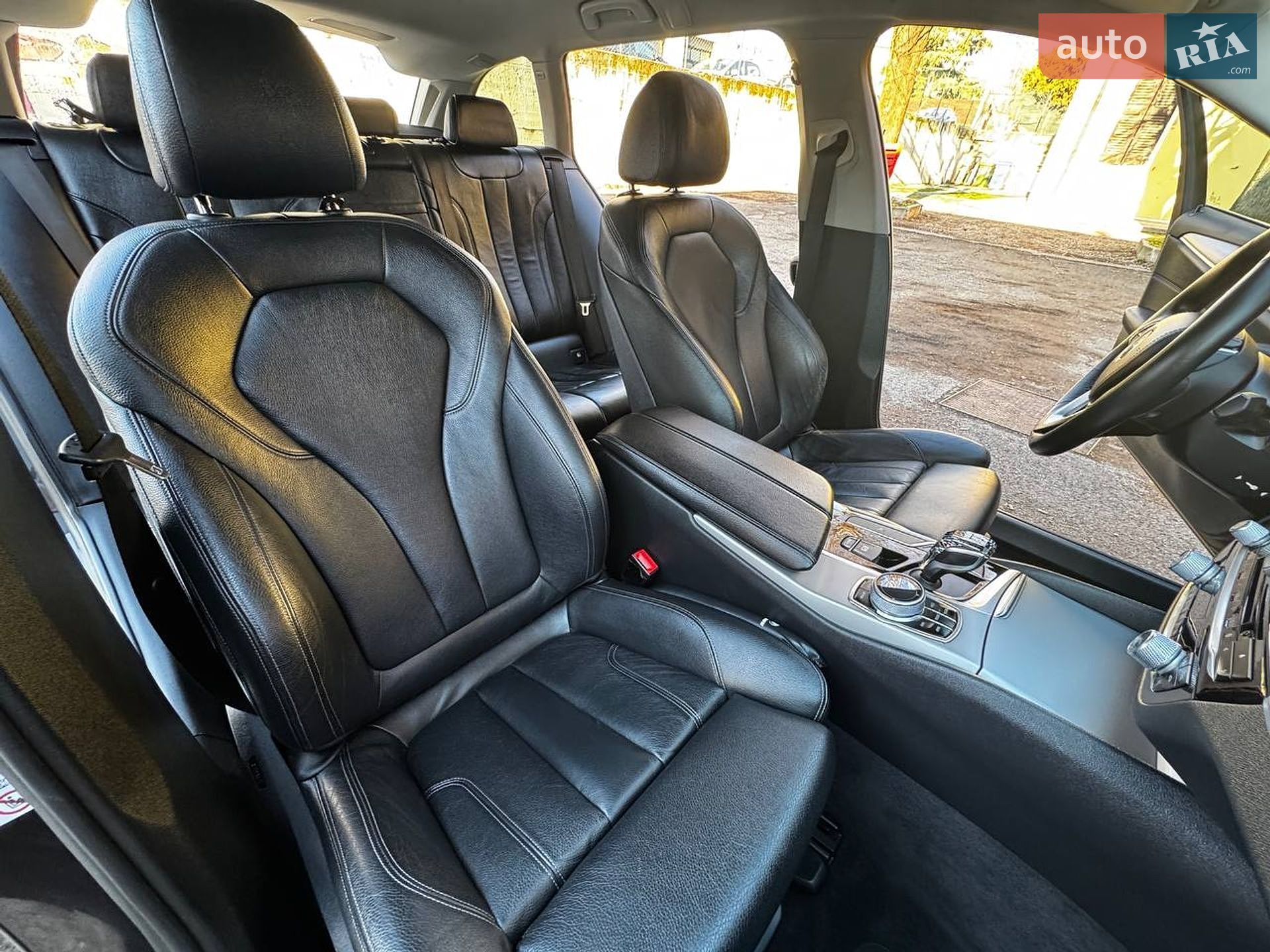 BMW 5 Series 2018 VIN WBAJM71060B268861 фото оголошення 11 з 54