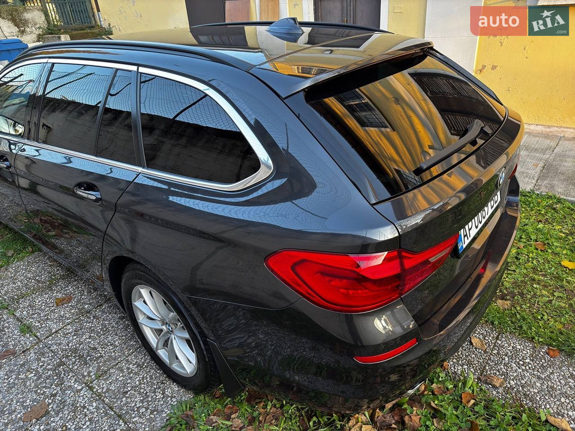BMW 5 Series 2018 VIN WBAJM71060B268861 фото оголошення 18 з 54