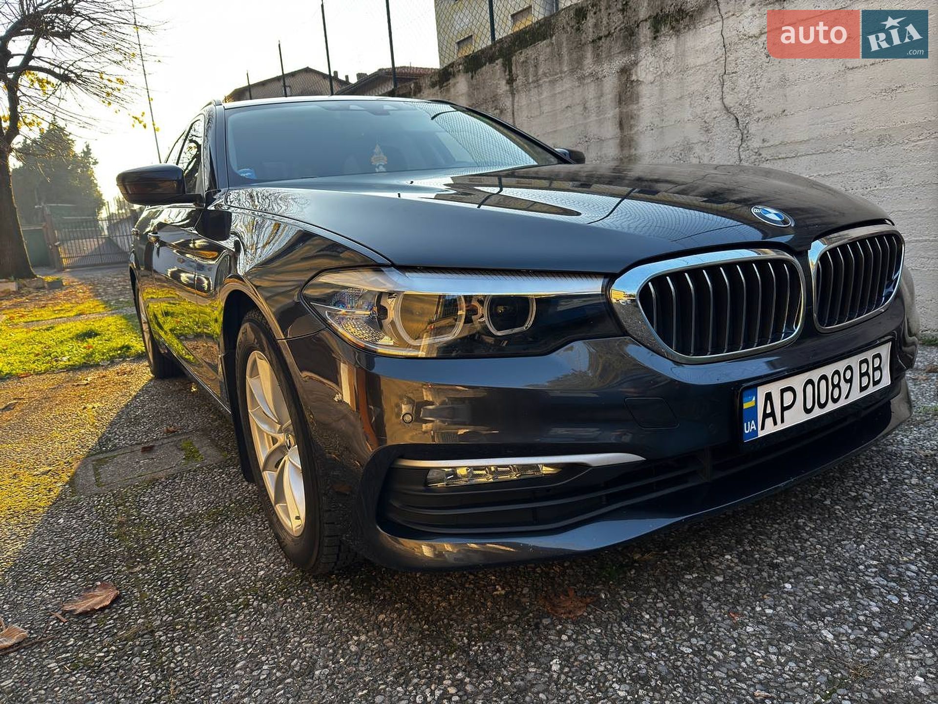BMW 5 Series 2018 VIN WBAJM71060B268861 фото оголошення 19 з 54