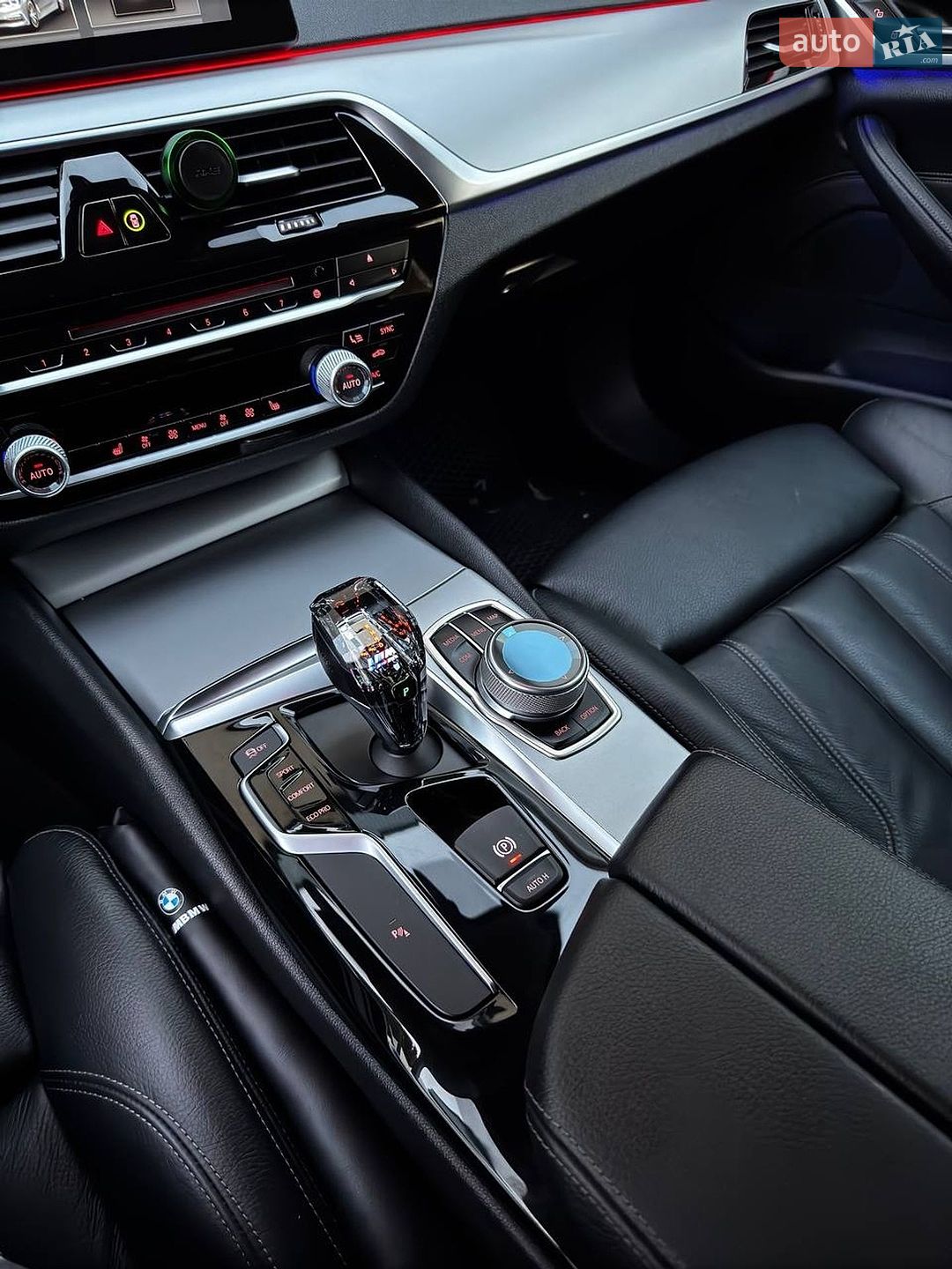 BMW 5 Series 2018 VIN WBAJM71060B268861 фото оголошення 29 з 54