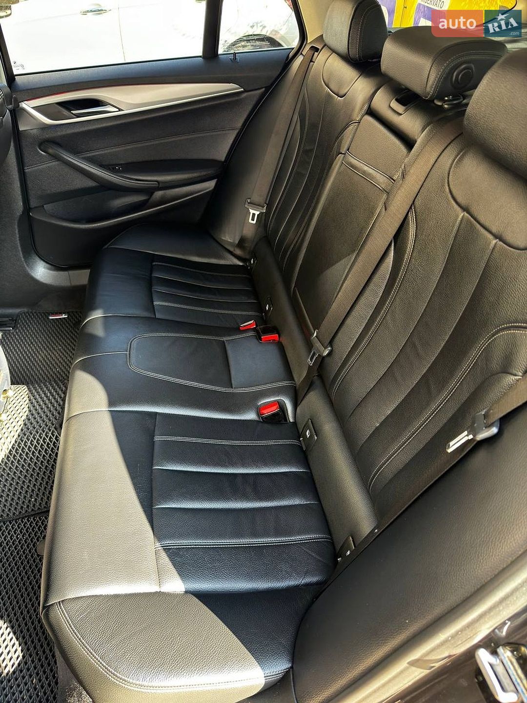 BMW 5 Series 2018 VIN WBAJM71060B268861 фото оголошення 30 з 54