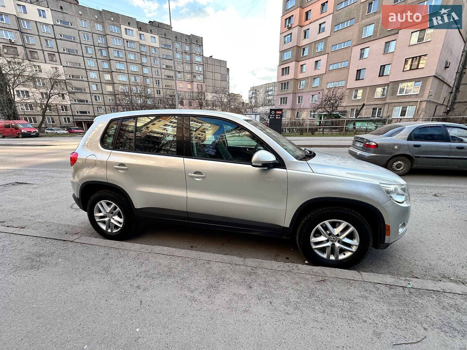 Volkswagen Tiguan 2010 VIN WVGBV7AX0BW506387 фото оголошення 4 з 12