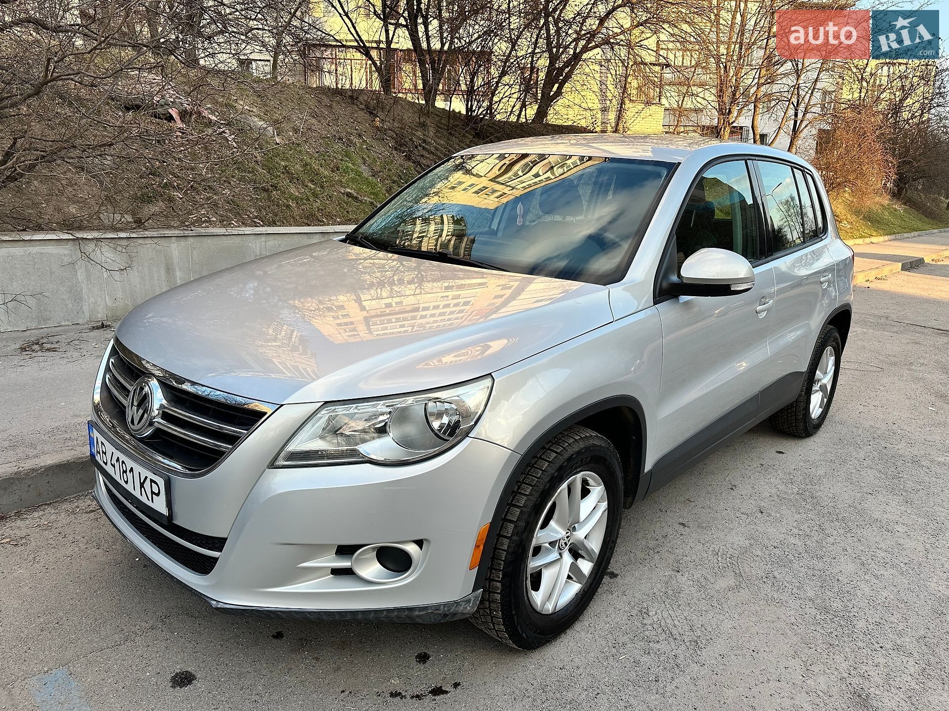 Volkswagen Tiguan 2010 VIN WVGBV7AX0BW506387 фото оголошення 3 з 12