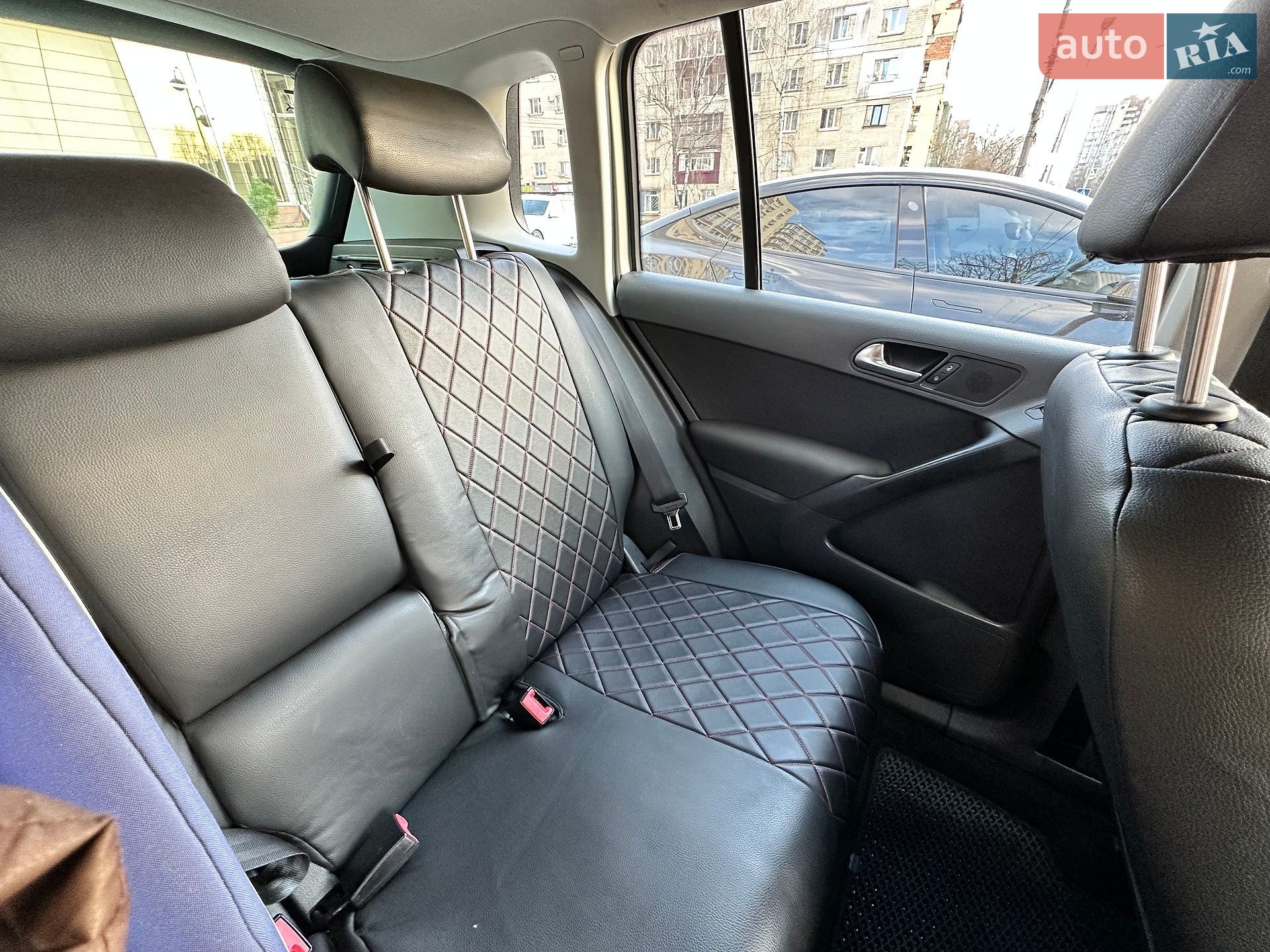 Volkswagen Tiguan 2010 VIN WVGBV7AX0BW506387 фото оголошення 9 з 12