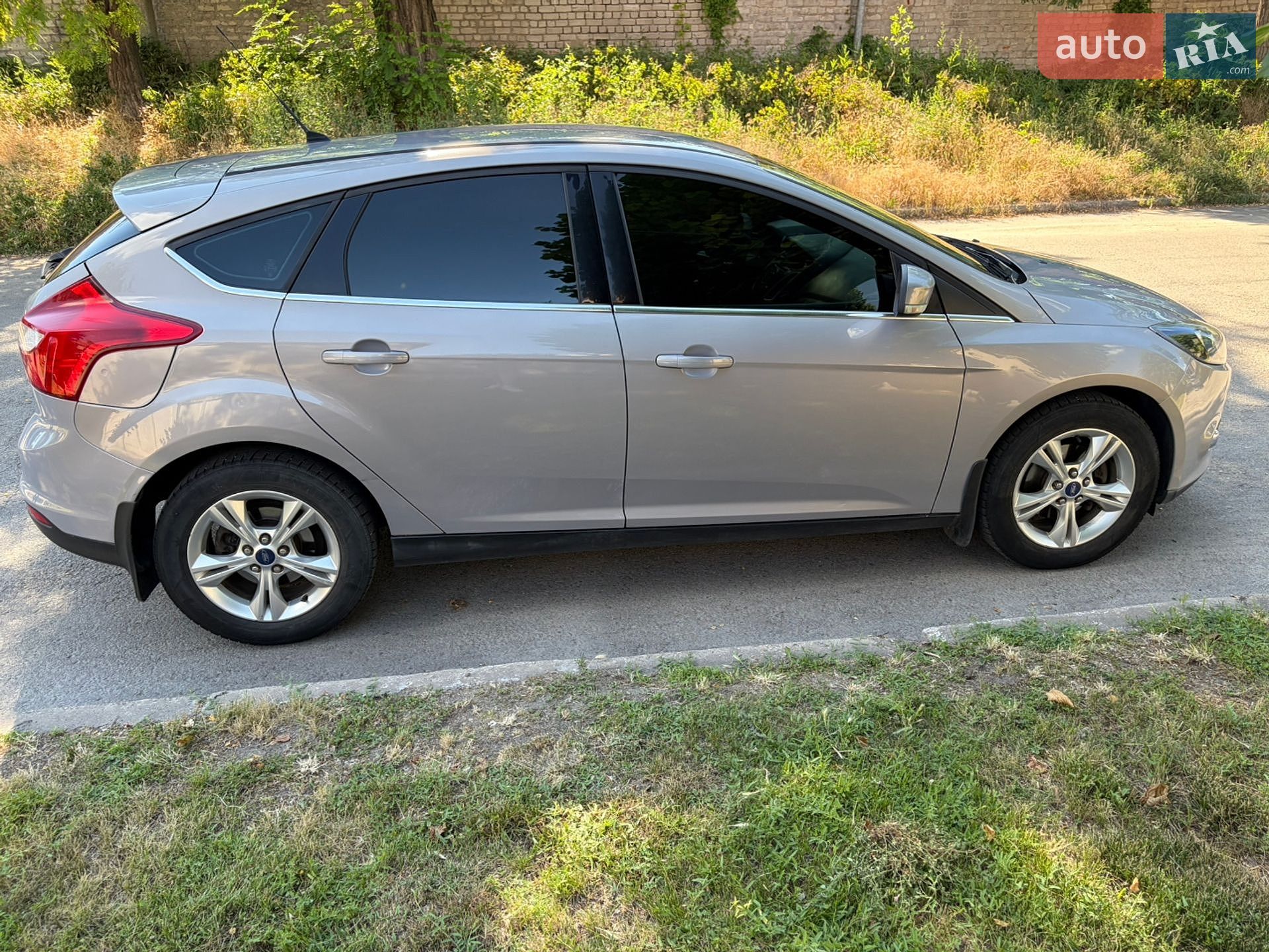 Ford Focus 2013 VIN WF0KXXGCBKDG46325 фото оголошення 5 з 21