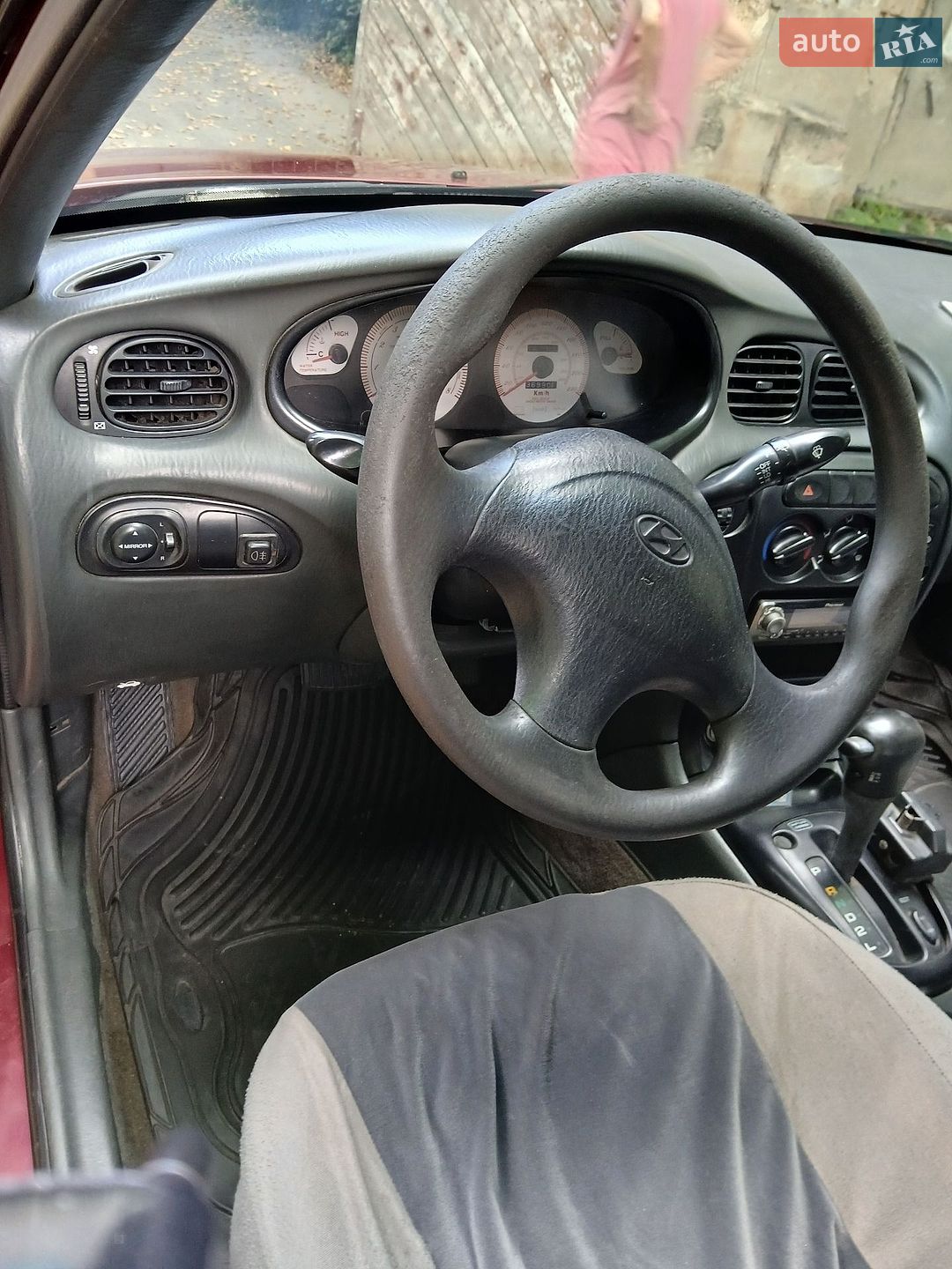 Hyundai Elantra 1995 VIN KMHJF31MPTU140169 фото оголошення 4 з 6