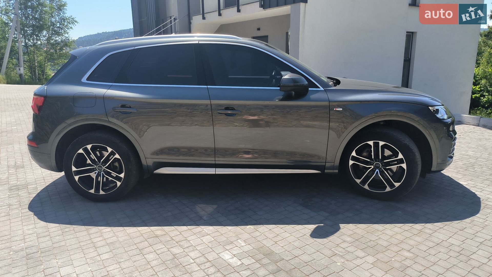Audi Q5 2017 VIN WAUZZZFY4H2009294 фото оголошення 17 з 19