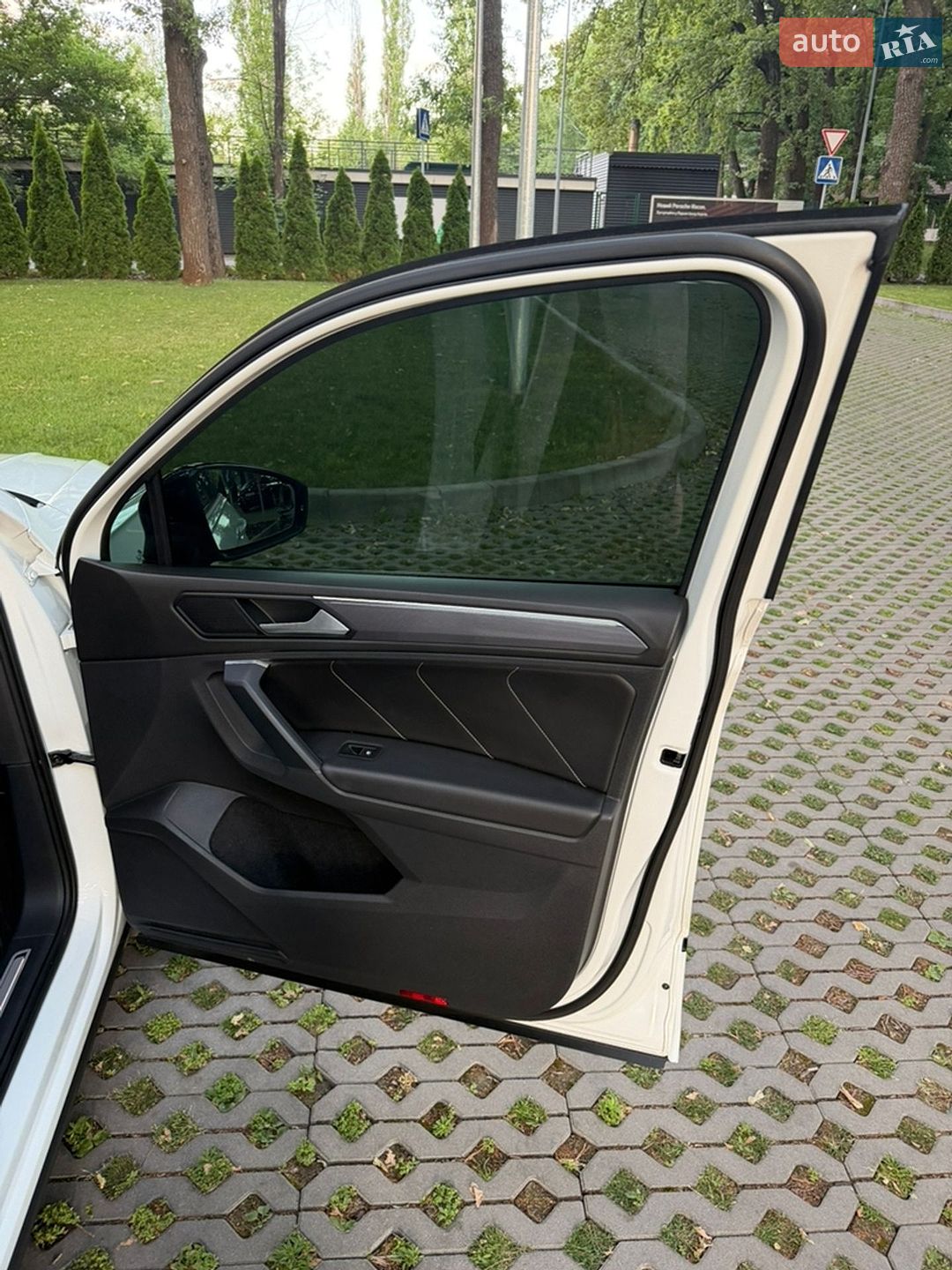 Volkswagen Tiguan 2020 VIN WVGZZZ5NZLW903836 фото оголошення 14 з 28