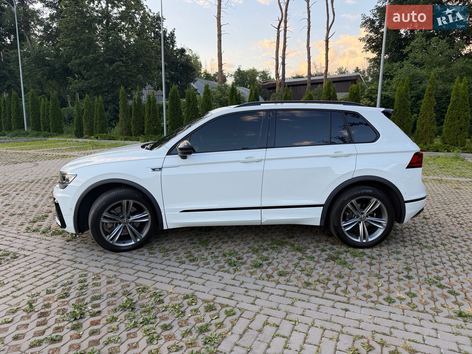 Volkswagen Tiguan 2020 VIN WVGZZZ5NZLW903836 фото оголошення 2 з 28