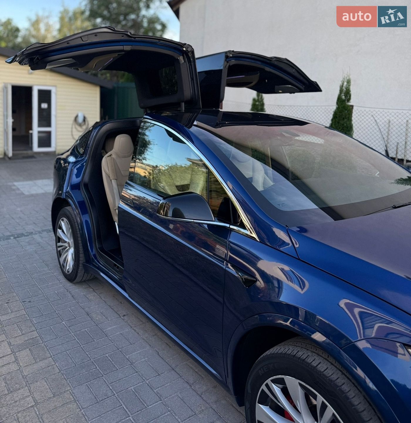 Tesla Model X 2016 VIN 5YJXCBE22GF002663 фото оголошення 4 з 45