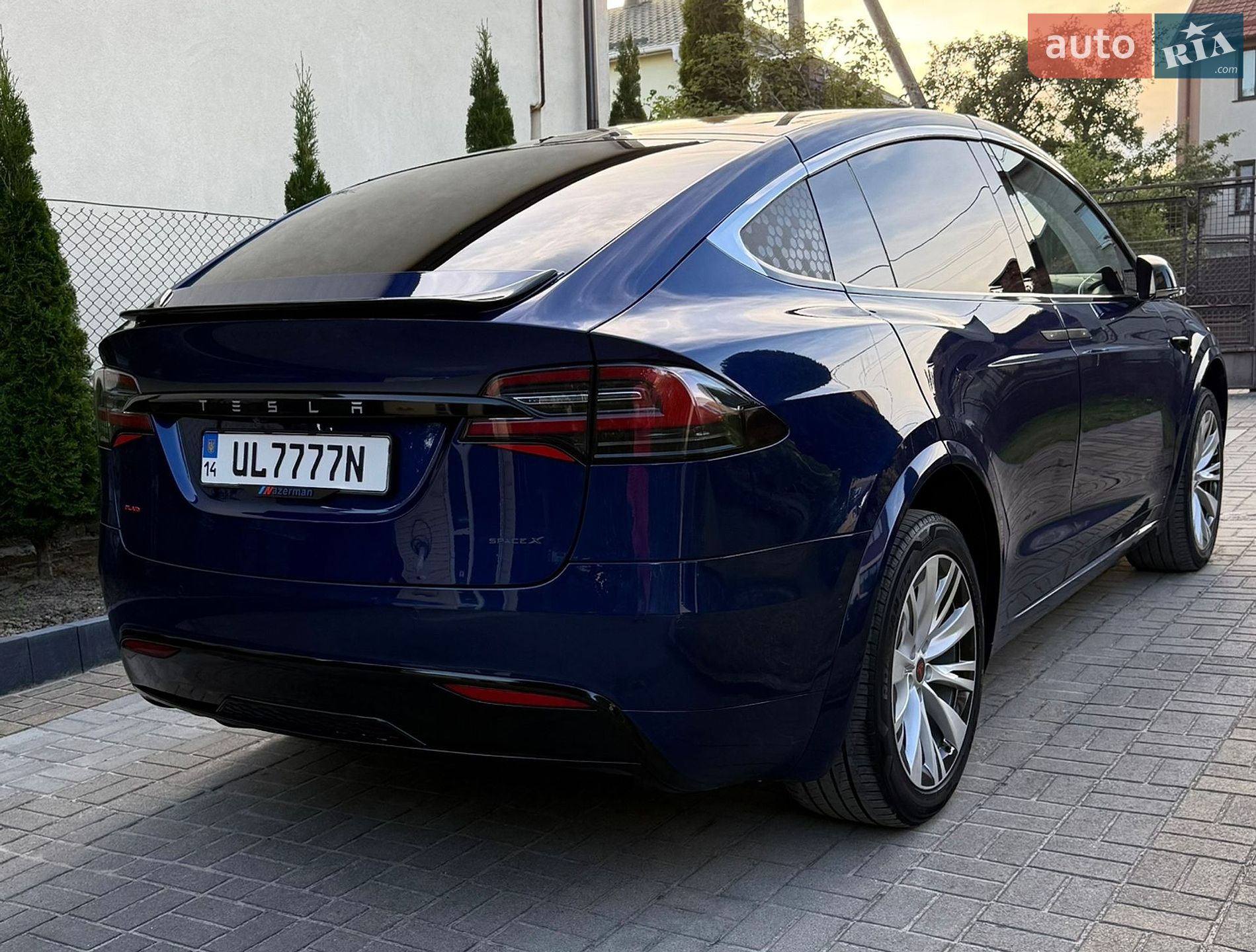 Tesla Model X 2016 VIN 5YJXCBE22GF002663 фото оголошення 12 з 45