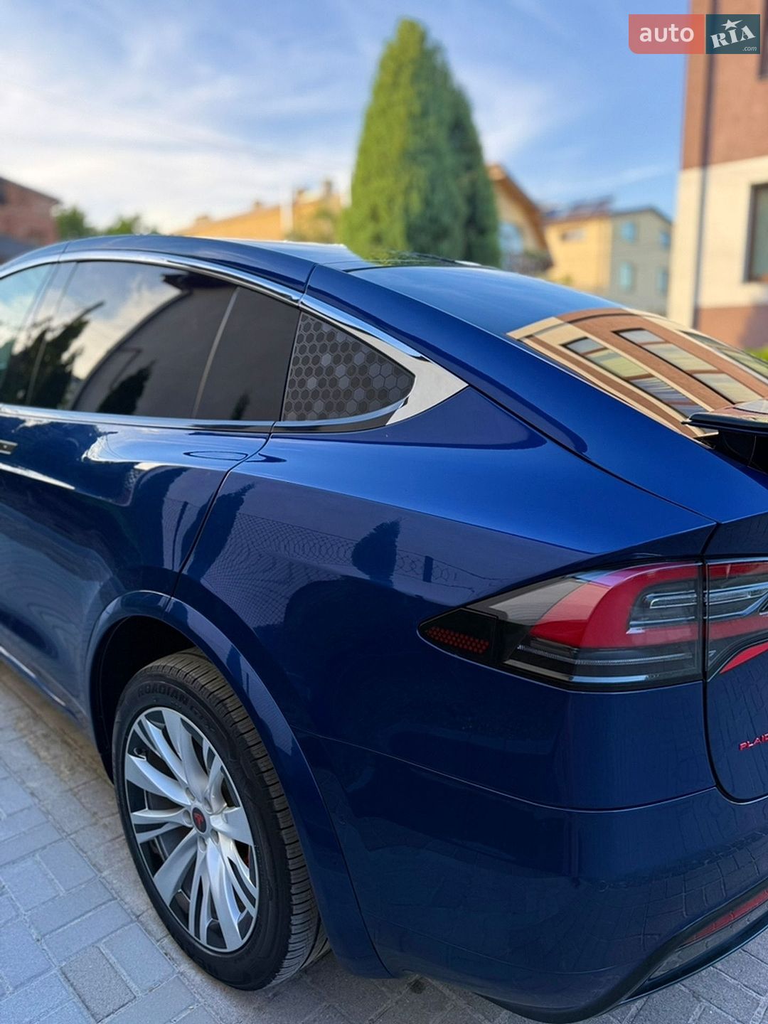 Tesla Model X 2016 VIN 5YJXCBE22GF002663 фото оголошення 8 з 45
