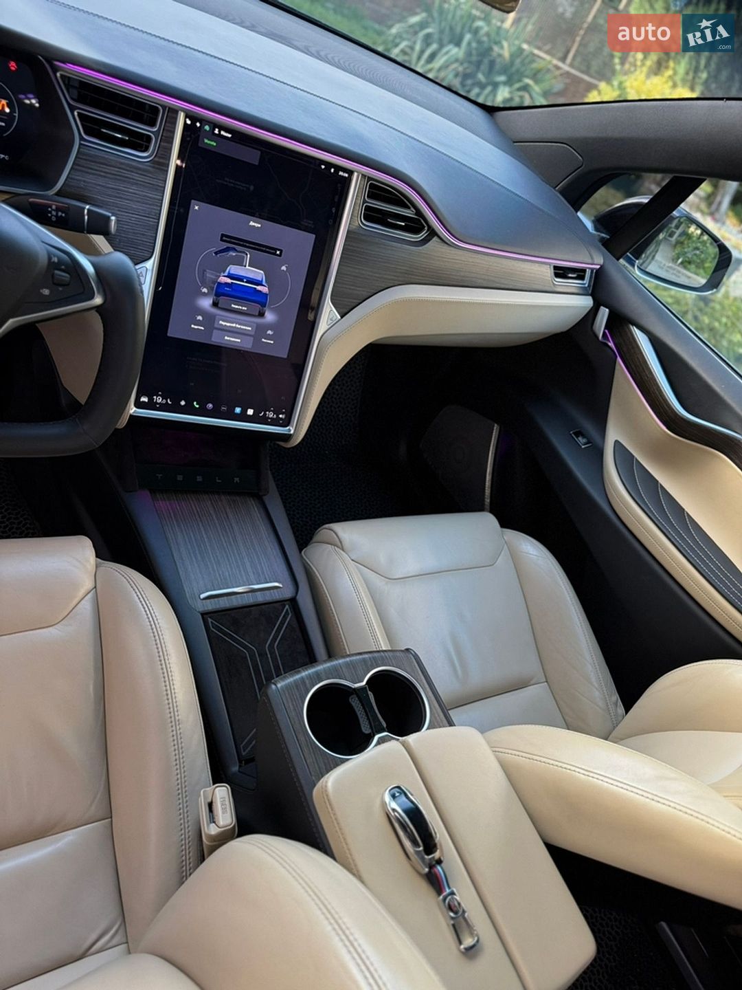 Tesla Model X 2016 VIN 5YJXCBE22GF002663 фото оголошення 23 з 45
