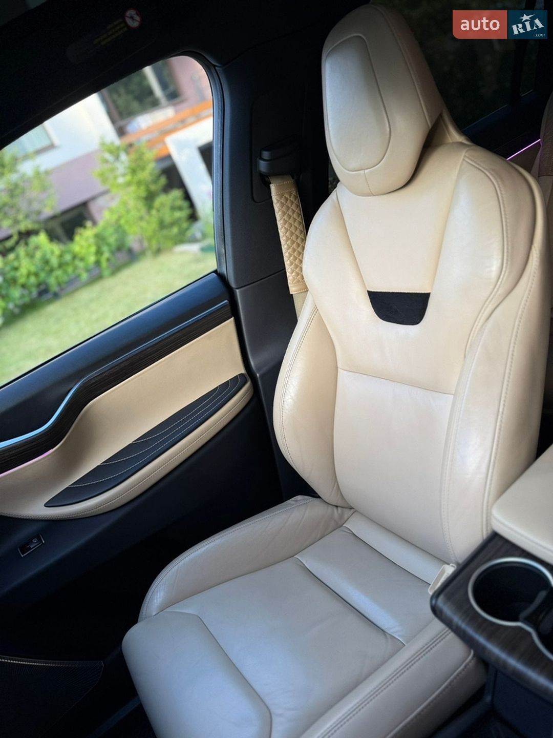 Tesla Model X 2016 VIN 5YJXCBE22GF002663 фото оголошення 24 з 45