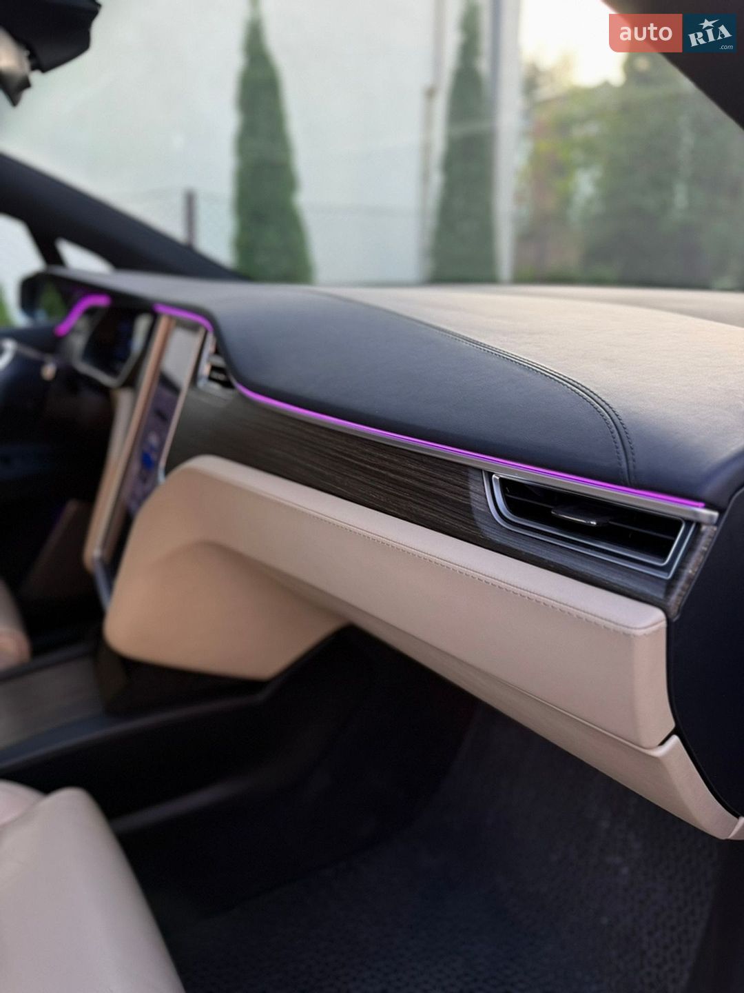 Tesla Model X 2016 VIN 5YJXCBE22GF002663 фото оголошення 26 з 45
