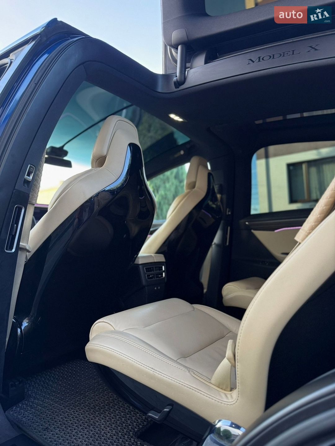 Tesla Model X 2016 VIN 5YJXCBE22GF002663 фото оголошення 29 з 45