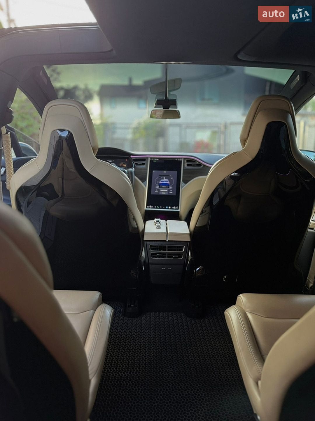 Tesla Model X 2016 VIN 5YJXCBE22GF002663 фото оголошення 35 з 45