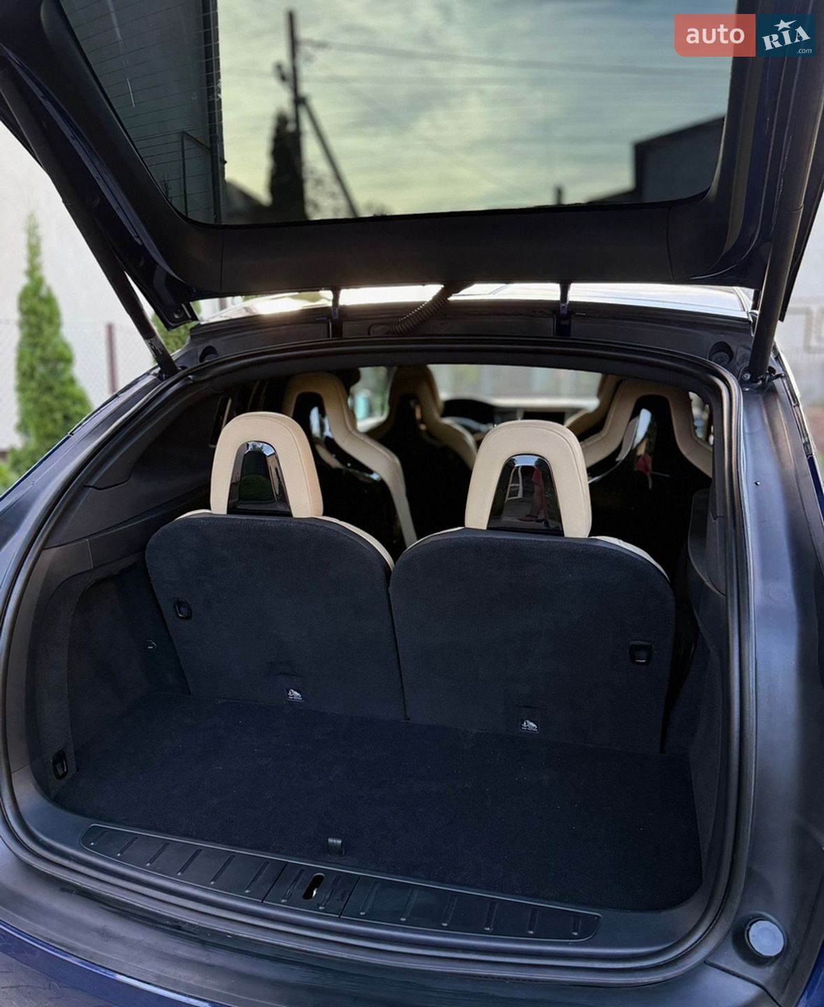 Tesla Model X 2016 VIN 5YJXCBE22GF002663 фото оголошення 37 з 45