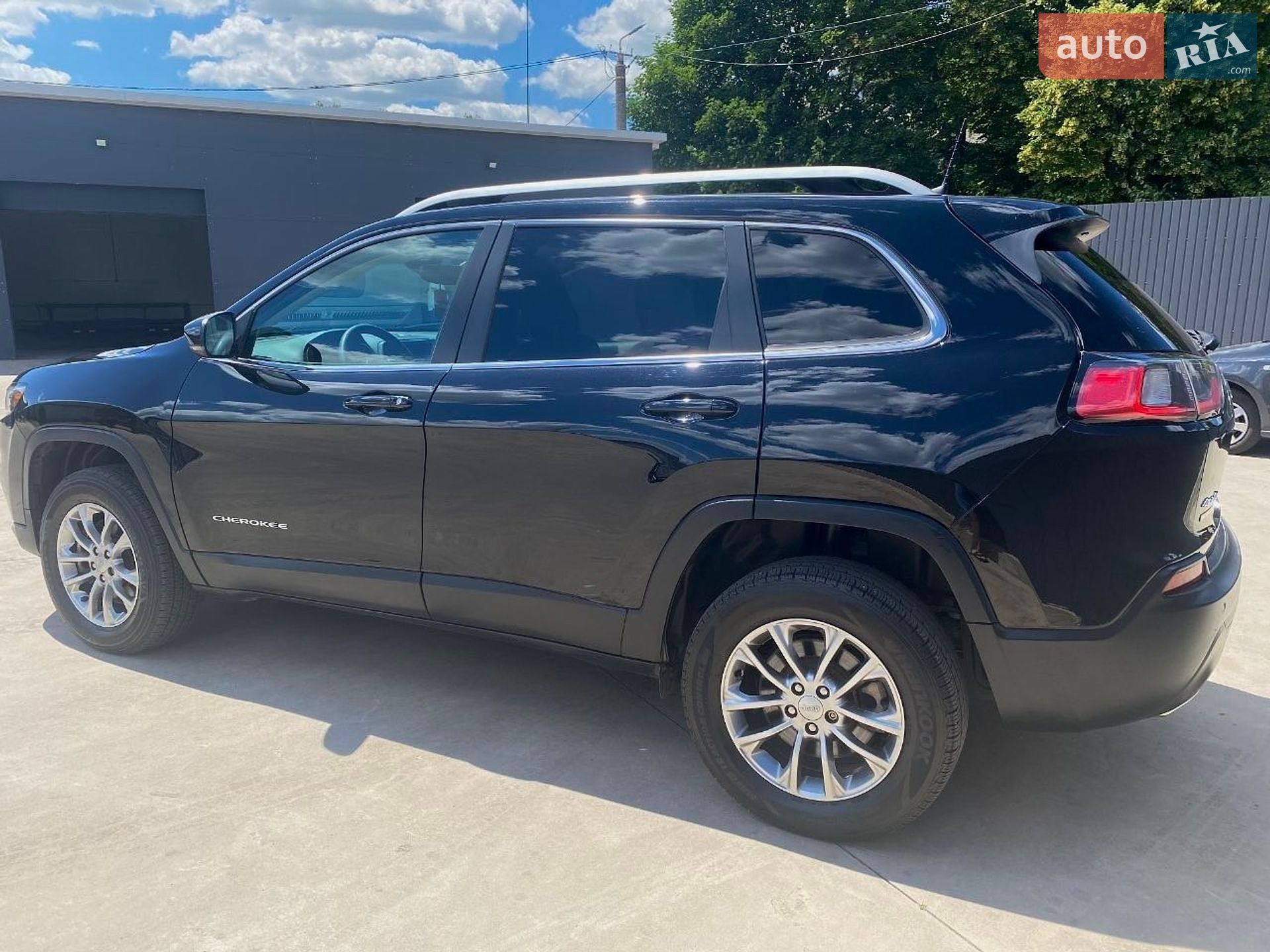 Jeep Cherokee 2021 VIN 1C4PJMMX2MD236531 фото оголошення 4 з 25