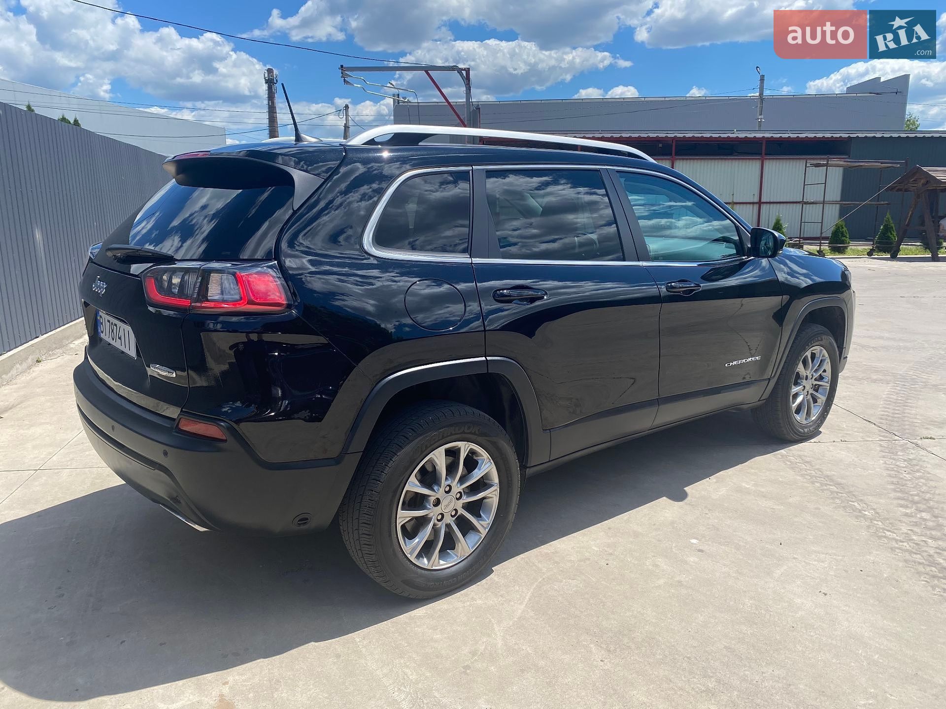 Jeep Cherokee 2021 VIN 1C4PJMMX2MD236531 фото оголошення 14 з 25
