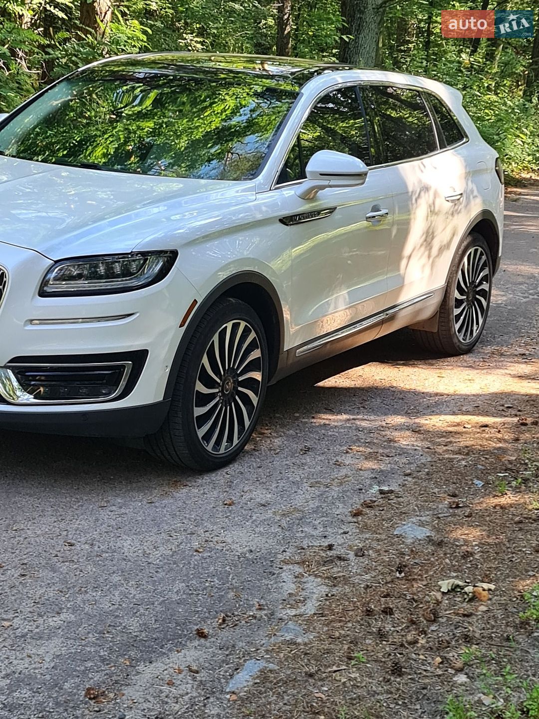 Lincoln Nautilus 2019 VIN 2LMPJ9JP2KBL32440 фото оголошення 14 з 18