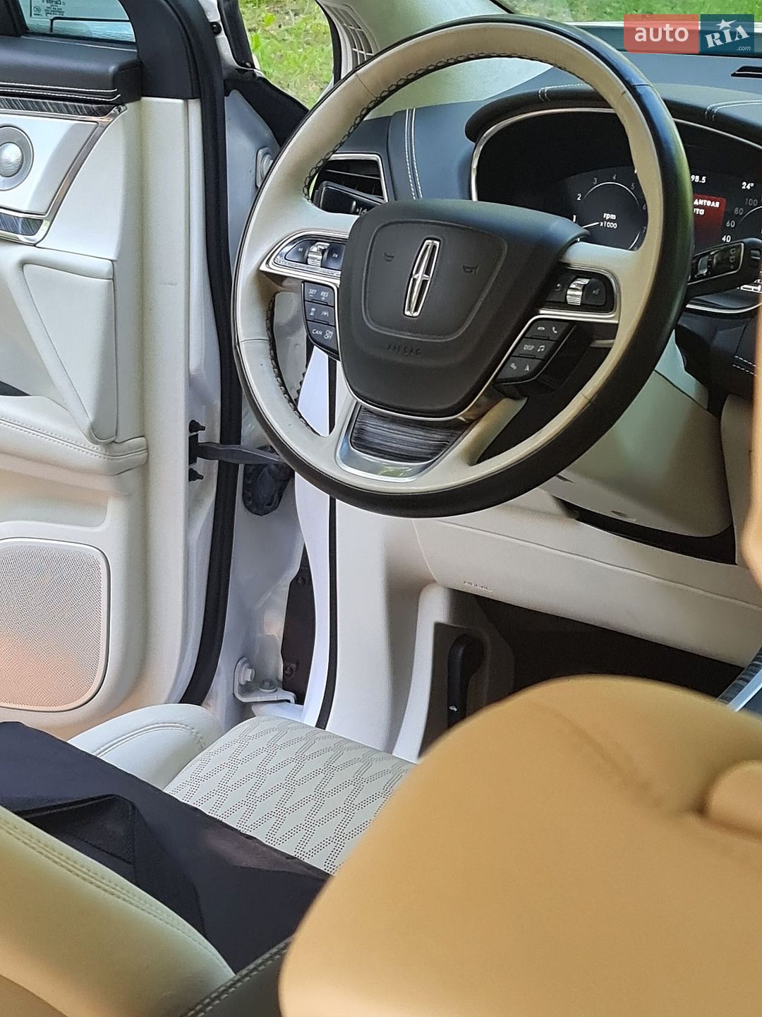 Lincoln Nautilus 2019 VIN 2LMPJ9JP2KBL32440 фото оголошення 18 з 18