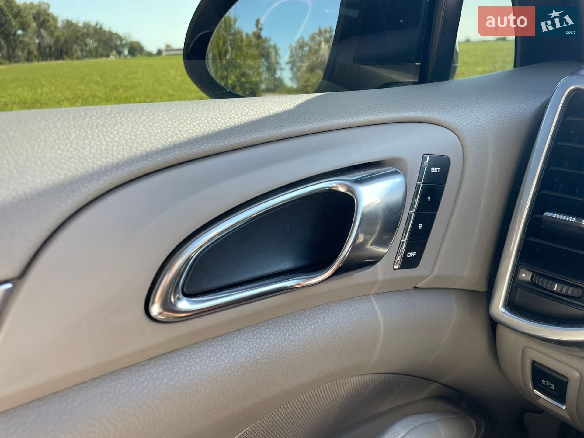 Porsche Cayenne 2011 VIN WP1AF2925CLA30034 фото оголошення 3 з 27
