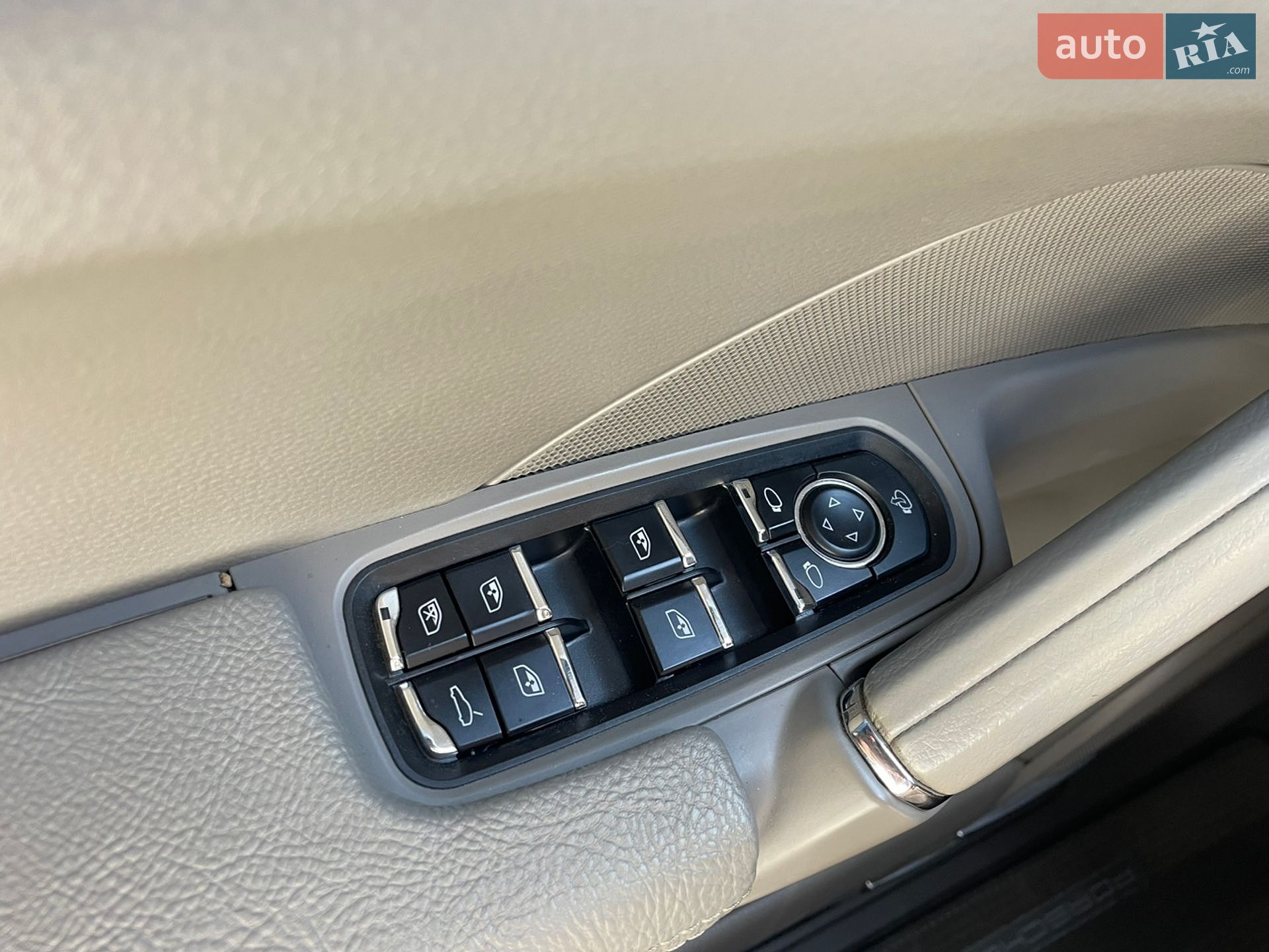 Porsche Cayenne 2011 VIN WP1AF2925CLA30034 фото оголошення 8 з 27