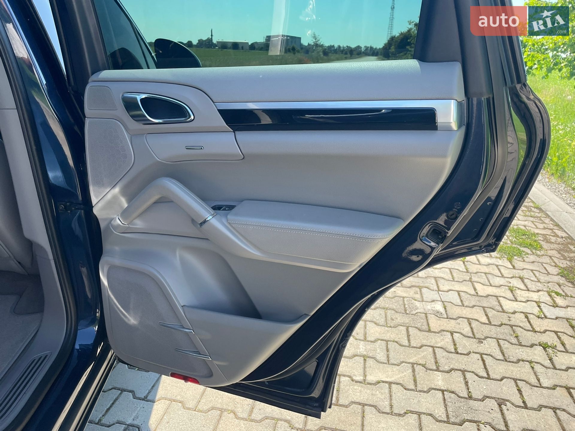 Porsche Cayenne 2011 VIN WP1AF2925CLA30034 фото оголошення 10 з 27