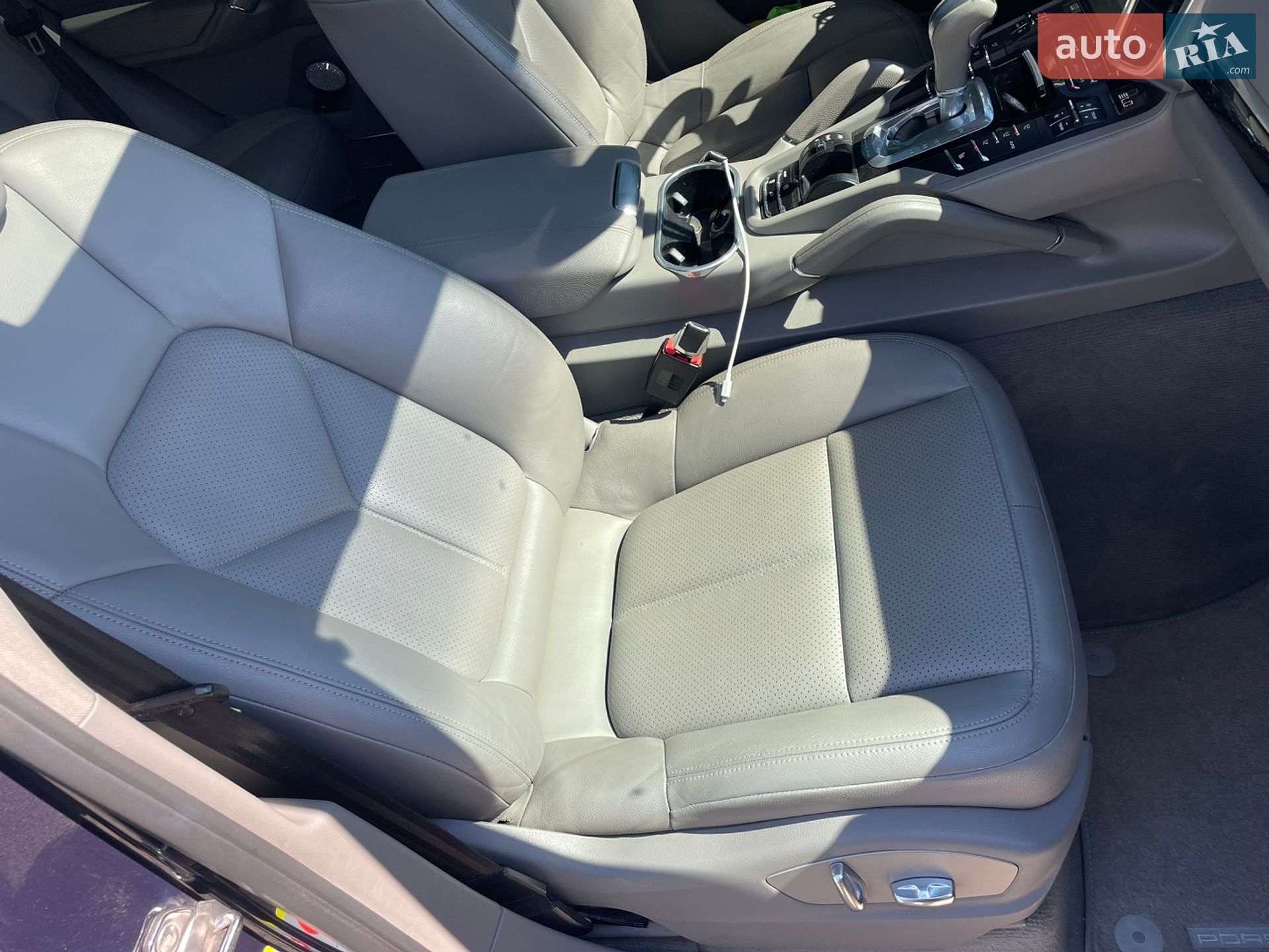 Porsche Cayenne 2011 VIN WP1AF2925CLA30034 фото оголошення 14 з 27