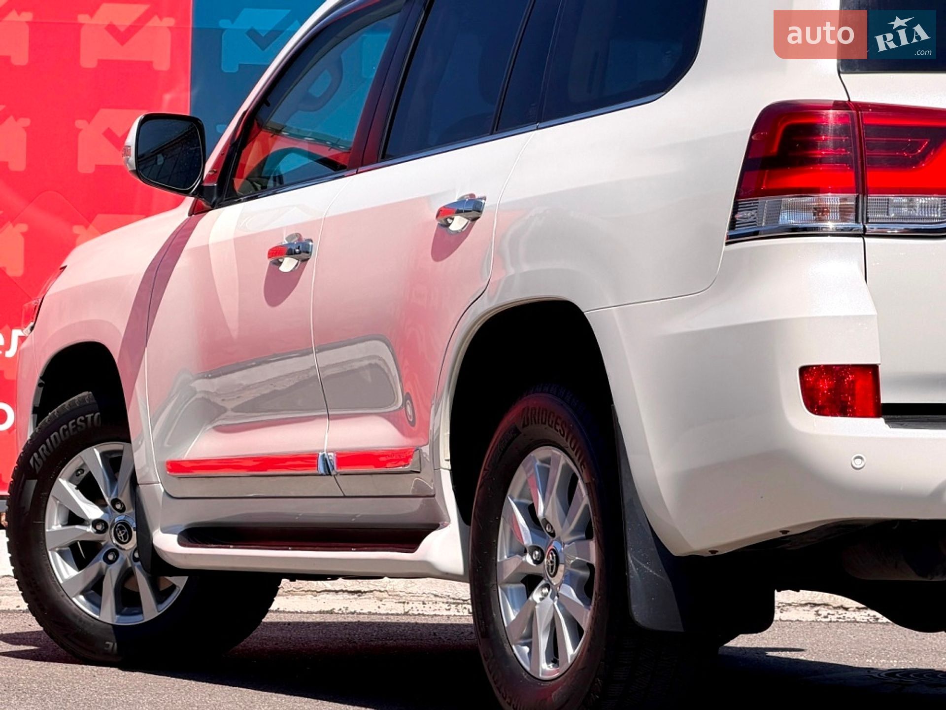 Toyota Land Cruiser 2021 VIN JTMCV05J804325651 фото оголошення 18 з 104
