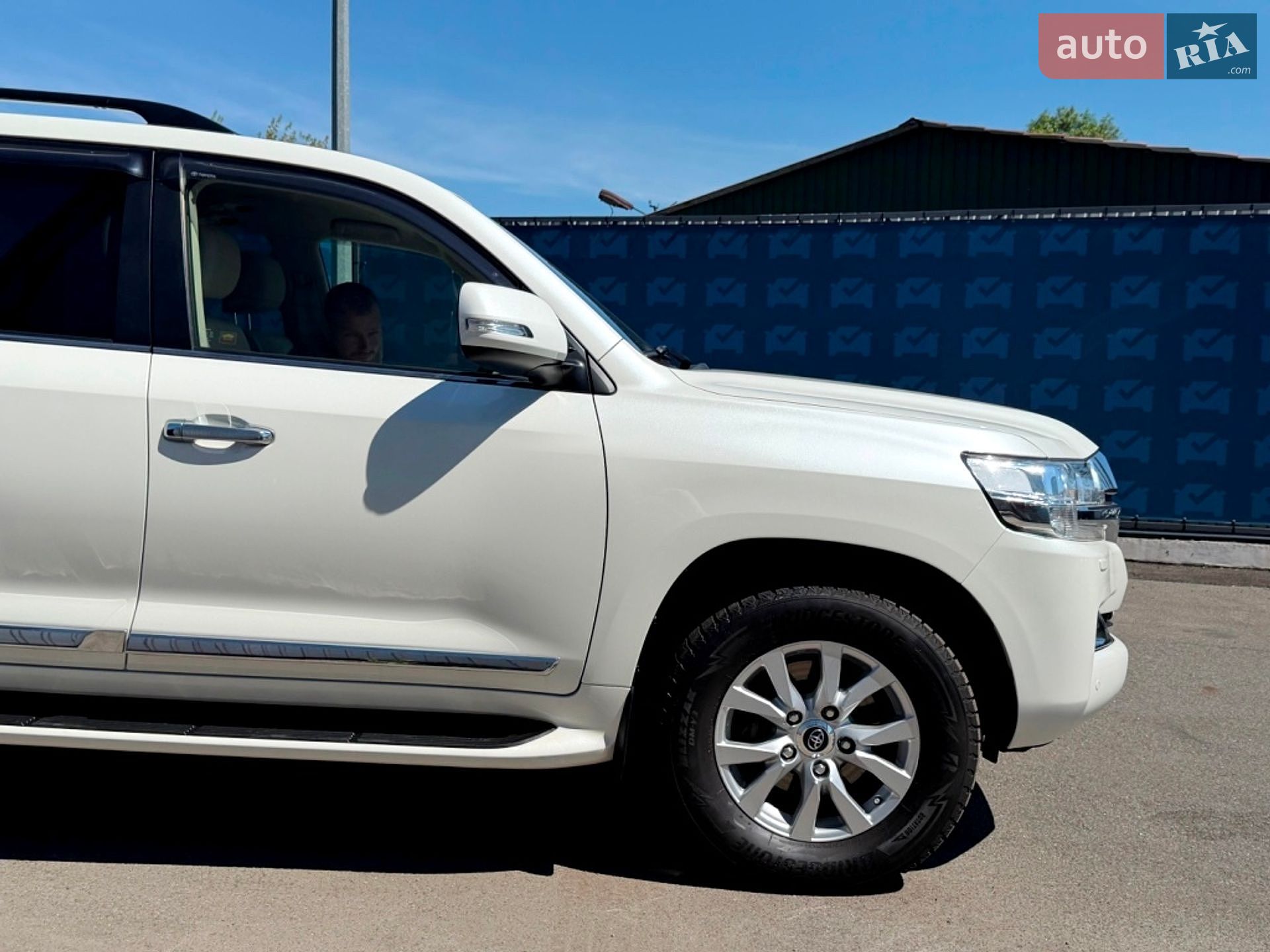 Toyota Land Cruiser 2021 VIN JTMCV05J804325651 фото оголошення 17 з 104