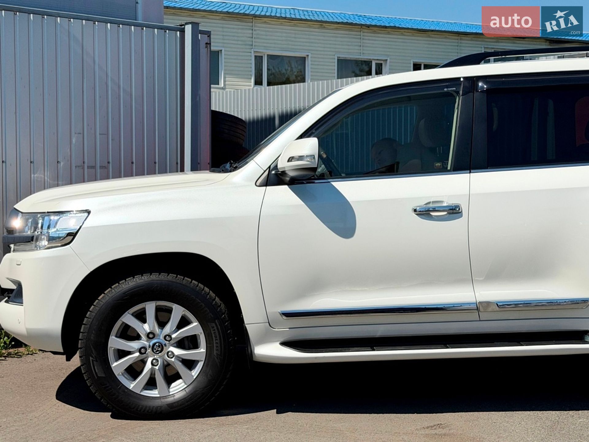 Toyota Land Cruiser 2021 VIN JTMCV05J804325651 фото оголошення 14 з 104
