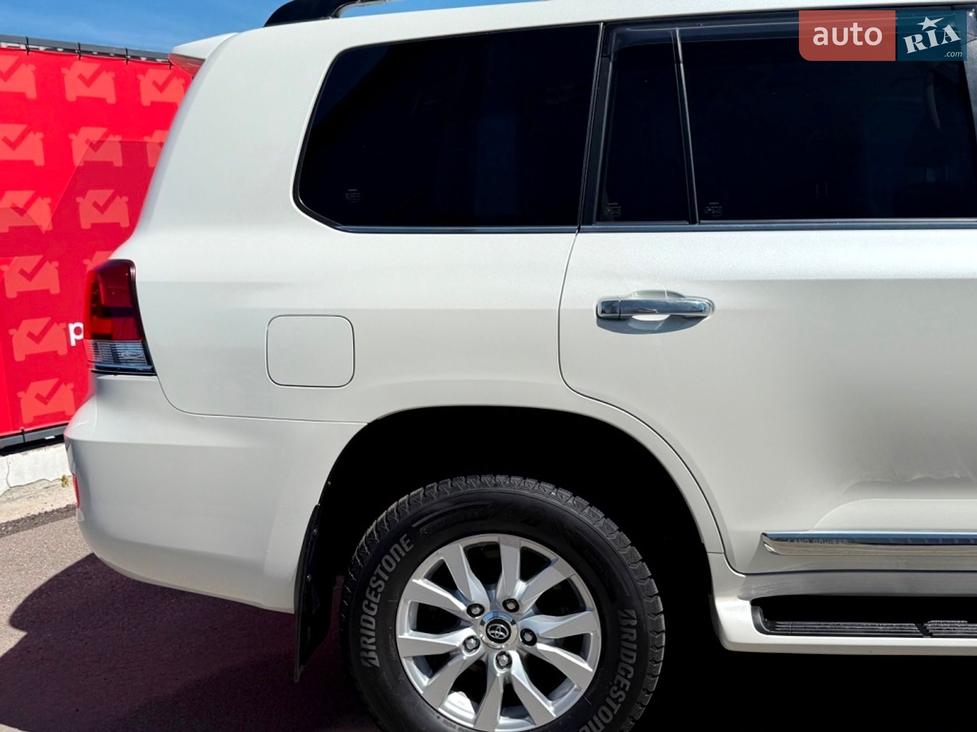 Toyota Land Cruiser 2021 VIN JTMCV05J804325651 фото оголошення 16 з 104