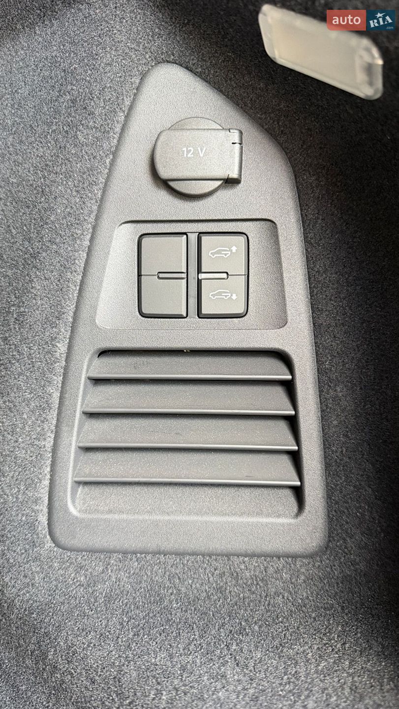 Volkswagen Touareg 2025 VIN WVGZZZCR1SD011852 фото оголошення 74 з 80