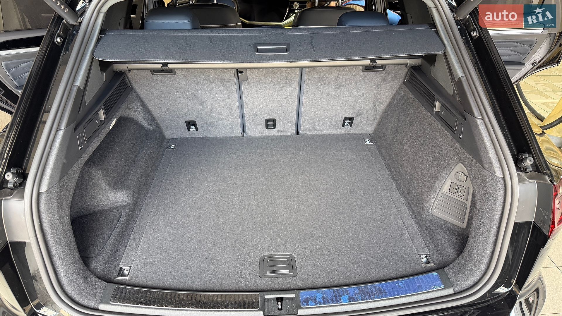 Volkswagen Touareg 2025 VIN WVGZZZCR1SD011852 фото оголошення 77 з 80