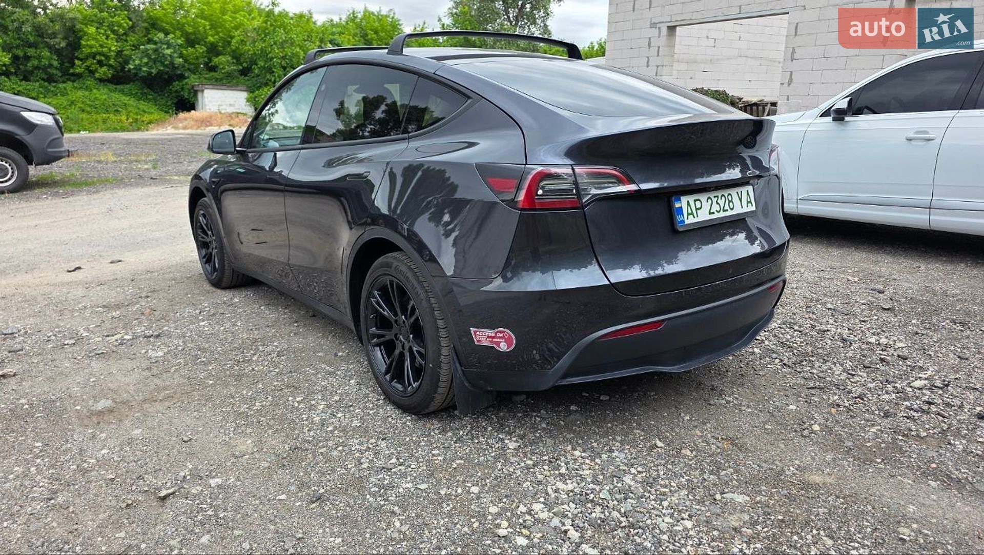Tesla Model Y 2024 VIN 7SAYGDEE1RF123687 фото оголошення 9 з 12